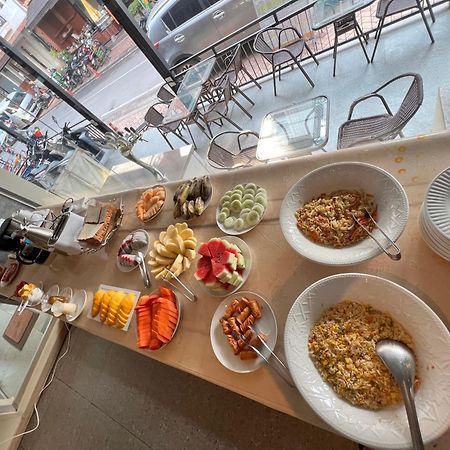 Lucie Hotel Вьентьян Экстерьер фото